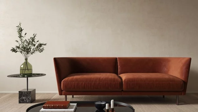 immobilie441096-wohnbereich-mit-sessel-neben-beistelltisch-an-der-wand-g