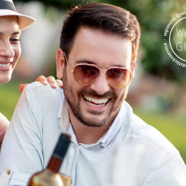 DER ORT, AN DEM IHRE FREUNDE BEI EINEM GLAS WEIN VERSACKEN*
